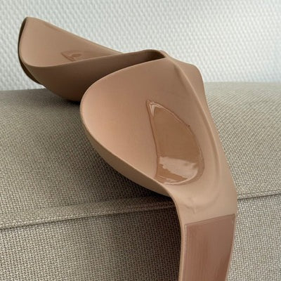 Strapless Push-Up Adhesive Bra™